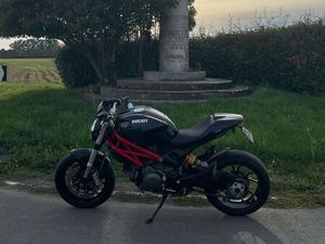 VENDS OU ÉCHANGES DUCATI MONSTER 796
