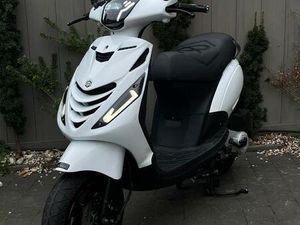 ② PIAGGIO ZIP | SP LINE | A KLASSE | 12.700KM | MALOSSI