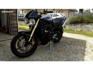 TRIUMPH STREET TRIPLE