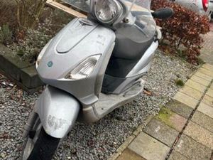 PIAGGIO FLY SCOOTER - KICKSTART OK, ELEKTRISCHE START DEFECT — SCOOTERS | SYM — MARKTPLAATS