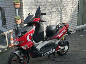 APRILIA SR 50 MOTORROLLER ROT/SCHWARZ - TOP GEPFLEGT