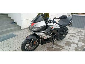 APRILIA TUONO 125 MIT GARANTIE UND NUR 800 KM LAUFLEISTUNG