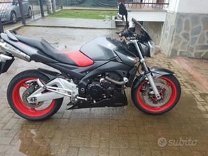 SUZUKI GSR 600
