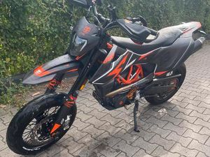 KTM 690 SMCR WEIHNACHTSPEZIAL