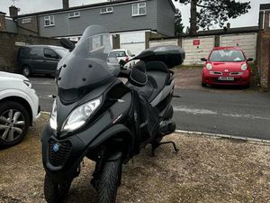 PIAGGIO MP3 500 HPE THREE WHEELER PETROL CVT EURO 5 (44 PS) 493 CC