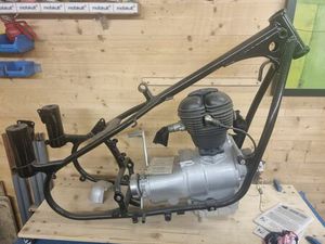 BMW R26 (2 STÜCK) MIT VIELEN NEUTEILEN