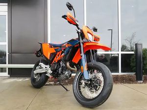 2026 KTM 690 SMC R