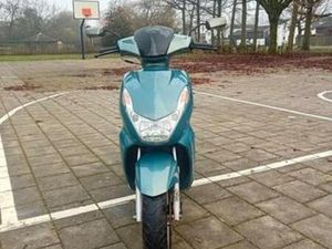 AANGEBODEN ZEER NETTE GOED ONDERHOUDEN PEUGEOT KISBEE — SCOOTERS | PEUGEOT — MARKTPLAATS