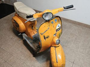 VESPA 50 R CONSERVATA CON LIBRETTO