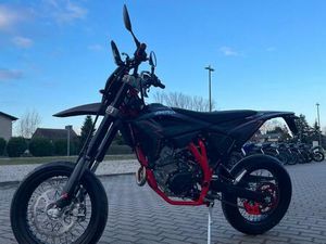 BETA RR 4T 125 R BLACK NEUFAHRZEUG SOFORT VERFÜGBAR