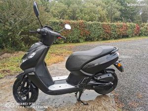SCOOTER PEUGEOT KISBEE BLACK EDITION