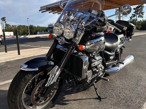 TRIUMPH ROCKET III 2010 – TRÈS BEL ÉTAT – ÉQUIPÉE TOURING – HISTORIQUE LIMPIDE