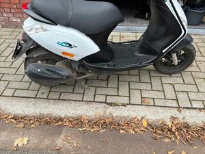 ② PIAGGIO ZIP 4T CLASSE A