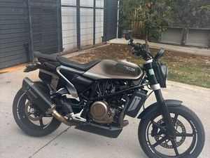 HUSQVARNA SVARTPILEN 701