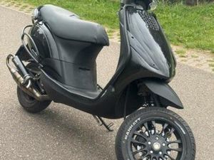 PIAGGIO ZIP 70CC 2 TAKT BROM — SCOOTERS | PIAGGIO — MARKTPLAATS