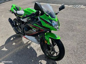 MOTO KAWAZAKI NINJA 125