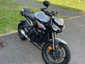 STREET TRIPLE RS