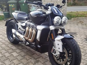 2022 TRIUMPH ROCKET 3 R PHANTOM BLACK QUICKSHIFTER