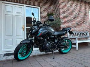 YAMAHA MTN690-U YAMAHA MT-07 35KW AKRAPOVIC (BJ 2023) 35KW — MOTOREN | YAMAHA — MARKTPLAATS