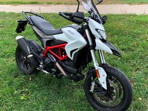 DUCATI HYPERMOTARD 939