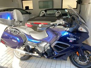 TRIUMPH TROPHY SE