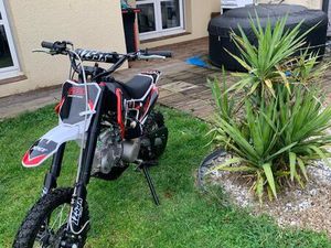 DIRT BIKE / ÉDITION MMX 125 SX PRO BIKE / ÉTAT NEUVE UTILISER 5 FOIS / RÉVISER