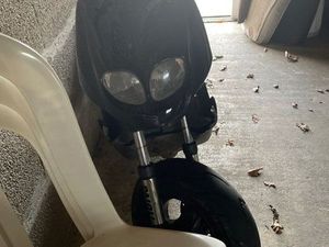 BONJOUR VEND SCOOTER PEUGEOT TREKKER ROULE BIEN MAIS À VENDRE POUR PIÈCE CAR PAS DE PLAQUE MAIS CARTE GRISE OK