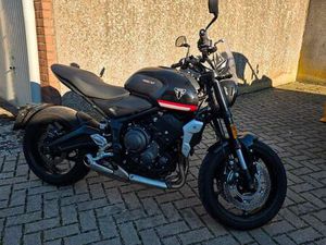 ② TRIUMPH TRIDENT 660