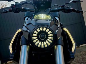 MAGNIFIQUE SHOWBIKE BENDA LFC 700 2630KM