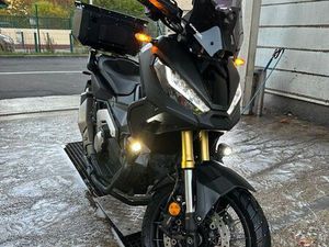 XADV HONDA TRIPLE BLACK