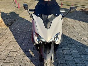 YAMAHA 560 T MAX