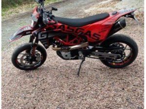 GASGAS700SM À DÉBATTRE