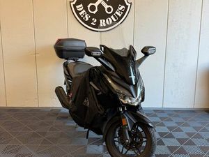 HONDA FORZA 125 CM3 TOP CASE / JUPE / DEMARRAGE SANS CLES REGLEMENT POSSIBLE EN 4-10 FOIS PAR CARTE BANCAIRE - LIVRAISON POSSIBLE