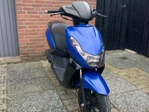 HELE NETTE CUSTOM PEUGEOT KISBEE LAGE ORIGINELE KM STAND — SCOOTERS | PEUGEOT — MARKTPLAATS