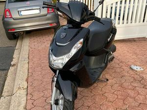 SCOOTER 50 PEUGEOT KISBEE 4T NOIR