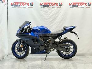 YAMAHA - R7