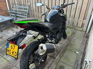 KAWASAKI Z 400 ZWART