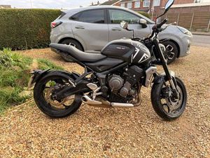 TRIUMPH TRIDENT 660 ROADSTER/RETRO PETROL MANUAL X-RING EURO 5 (82 PS) 660 CC