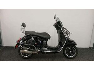 PIAGGIO VESPA GTS 300 SUPER ** 12 MONTH MOT - CENTRE STAND - FLY SCREEN **
