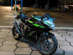 KAWASAKI NINJA 125 PERFORMANCE 2024 – VIELE EXTRAS, TOP GEPFLEGT!