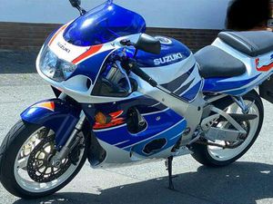 SUZUKI GSX 750 SRAD