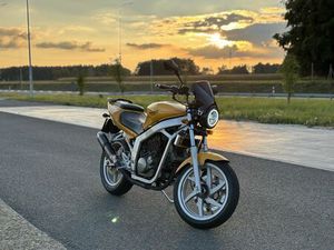 HYOSUNG 125 GT NAKED UJAZD