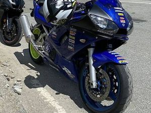 YAMAHA R6