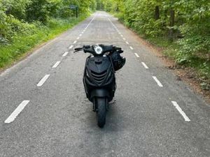 ZIP 4T 50CC MET UPGRADES TE KOOP! — SCOOTERS | PIAGGIO — MARKTPLAATS