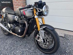 TRIUMPH 1200 THRUXTON RS