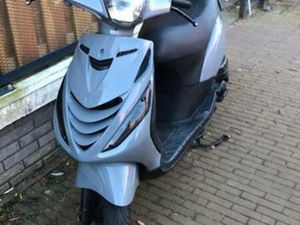 PIAGGIO ZIP 80CC BROM — SCOOTERS | PIAGGIO — MARKTPLAATS