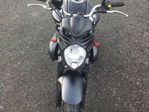 MOTO SUZUKI 650 GLADIUS