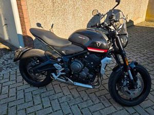 ② TRIUMPH TRIDENT 660