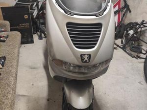 PEUGEOT ELYSEO 50 ZU VERKAUFEN MIT SCHLÜSSEL OHNE PAPIERE.