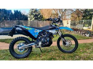 HUSQVARNA 701 ENDURO RALLY MIT RADE GARAGE TOWER & ZUSATZTANK